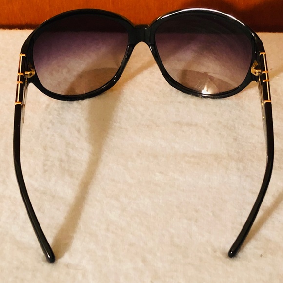 Authentic Dolce Gabbana Sunglasses 😍 - Picture 7 of 7